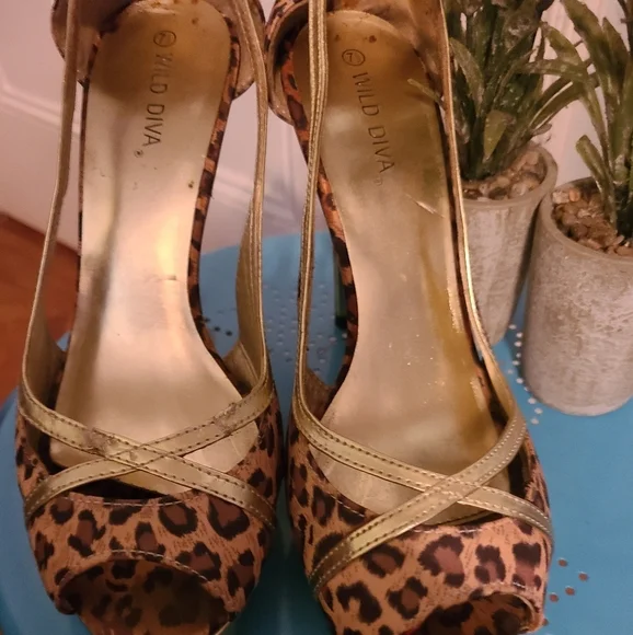 Gold and leopard slight platform heels 7.5 hp 🔥🔥😋 - Picture 4 of 6